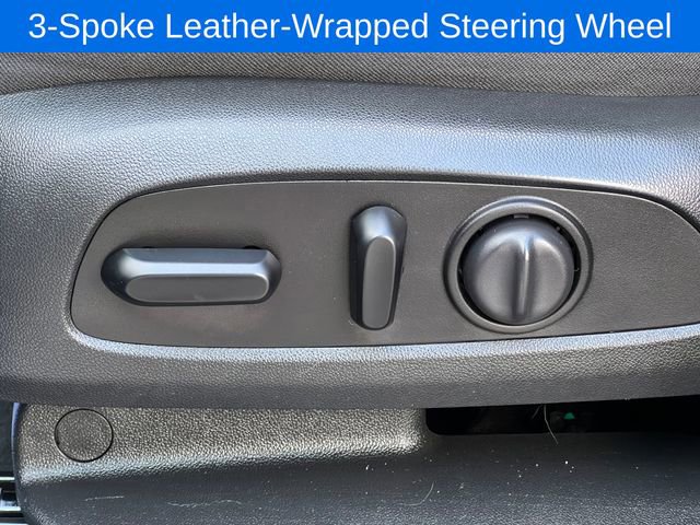 Used 2020 Chevrolet Equinox LT w/ Driver Convenience Package image 12