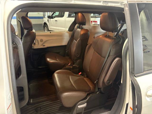 Used 2022 Toyota Sienna Platinum AWD/4WD image 29