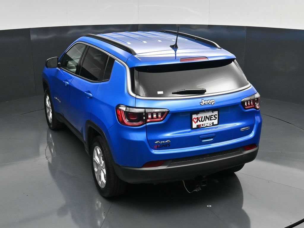 Used 2024 Jeep Compass Latitude w/ Convenience Group AWD/4WD image 43