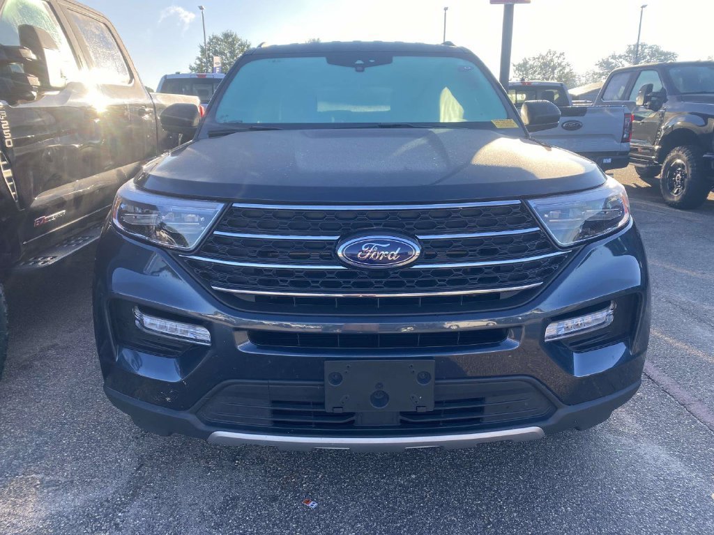 Certified 2024 Ford Explorer XLT w/ Equipment Group 202A RWD image 2