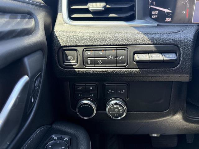 Used 2021 GMC Yukon Denali w/ Denali Premium Package AWD/4WD image 12