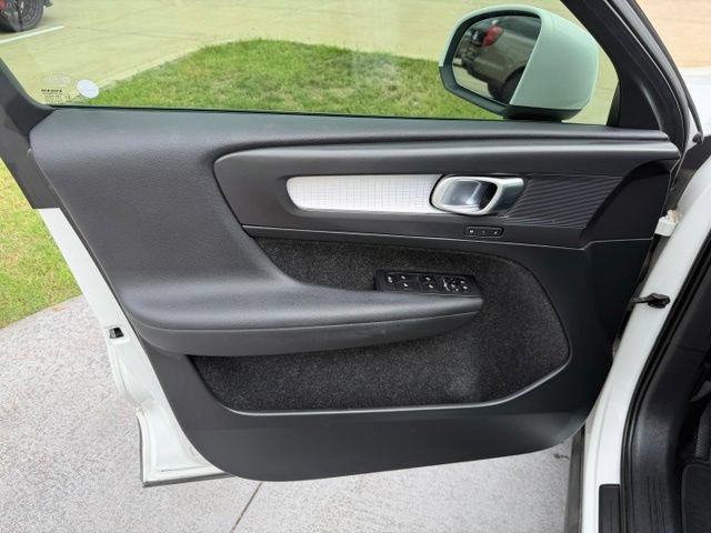 Used 2019 Volvo XC40 T5 Momentum AWD/4WD image 8