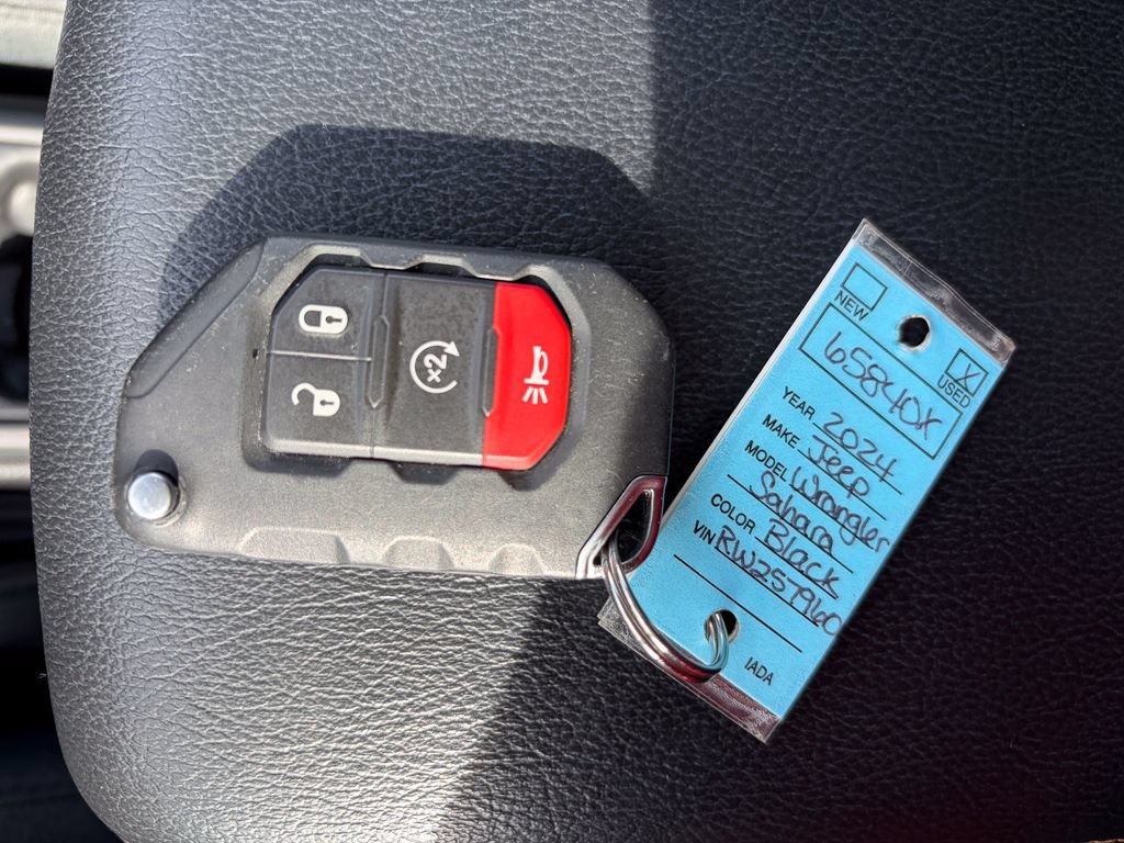 Used 2024 Jeep Wrangler Unlimited Sahara AWD/4WD image 28