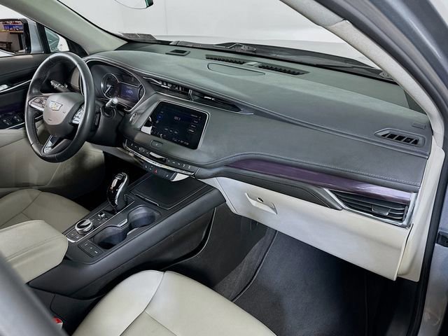 Used 2023 Cadillac XT4 Luxury w/ Cold Weather Package image 21