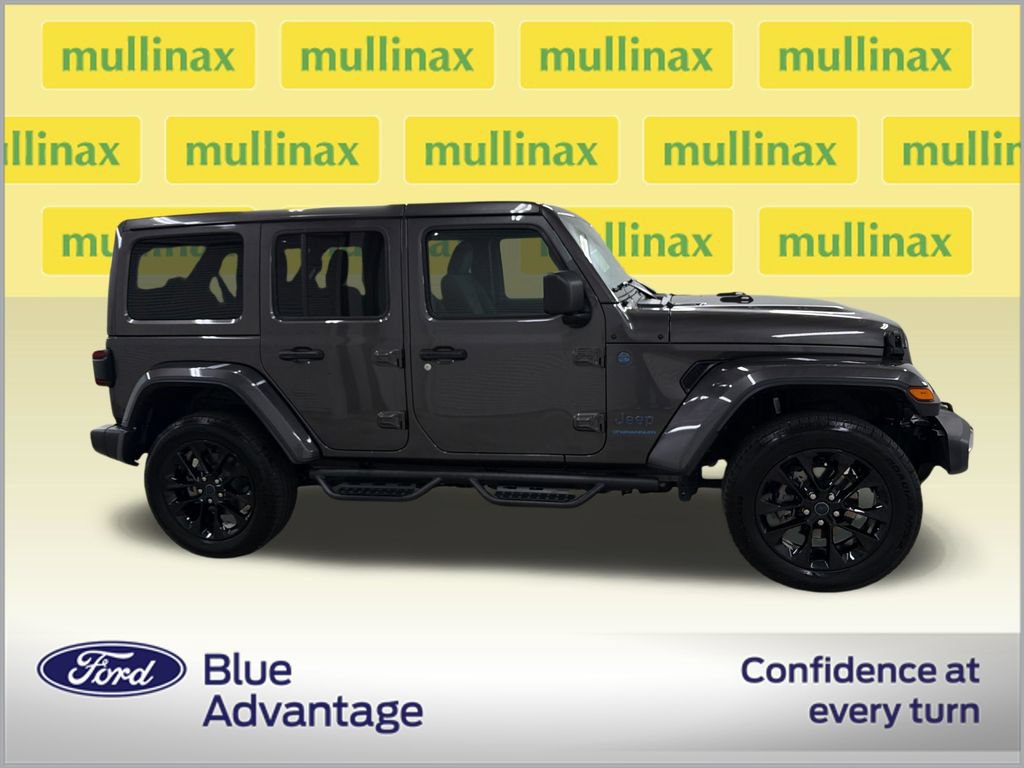 Used 2025 Jeep Wrangler Unlimited Sahara w/ Safety Group AWD/4WD image 2