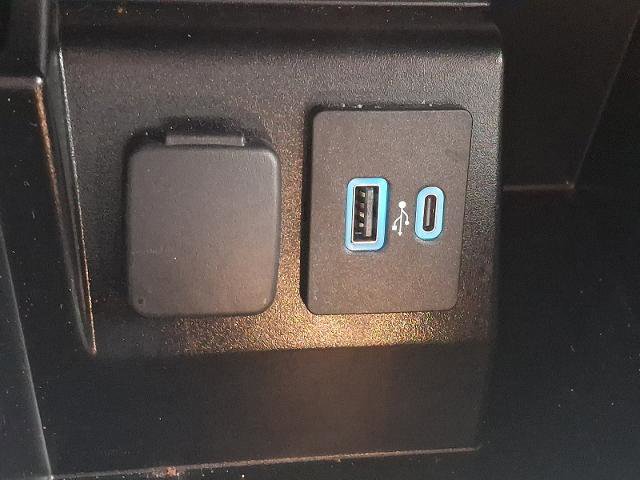 Certified 2022 Ford Explorer XLT w/ Equipment Group 202A image 26