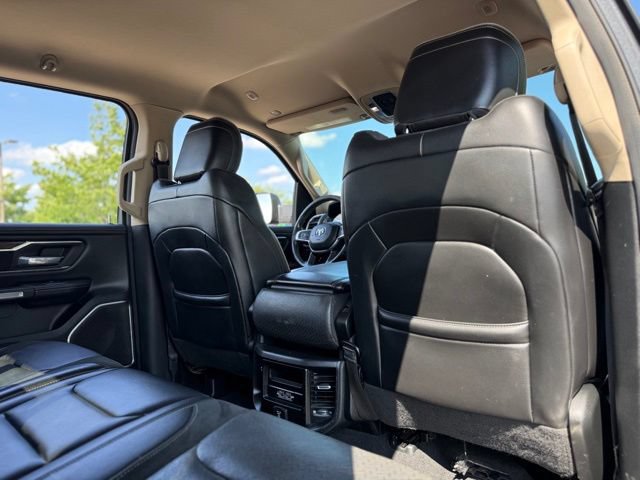 Used 2019 RAM 1500 Laramie AWD/4WD image 16
