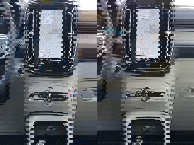 Used 2023 Volvo XC40 B5 Ultimate w/ Protection Package Premier image 27