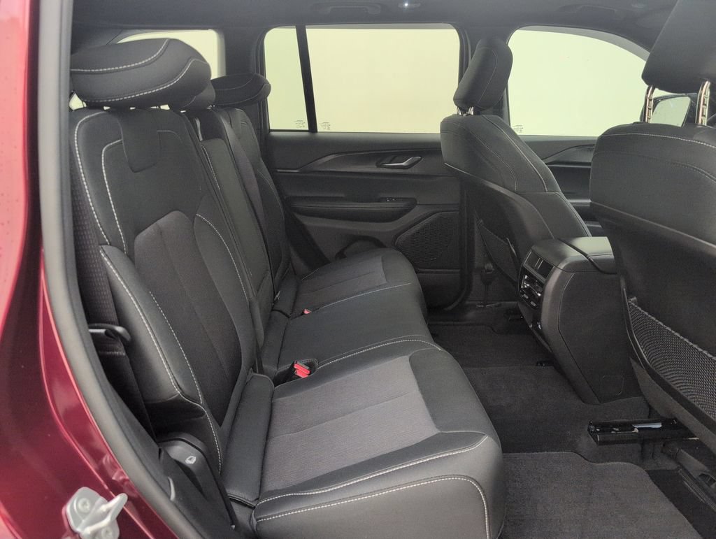 Used 2025 Jeep Grand Cherokee Laredo X RWD image 17