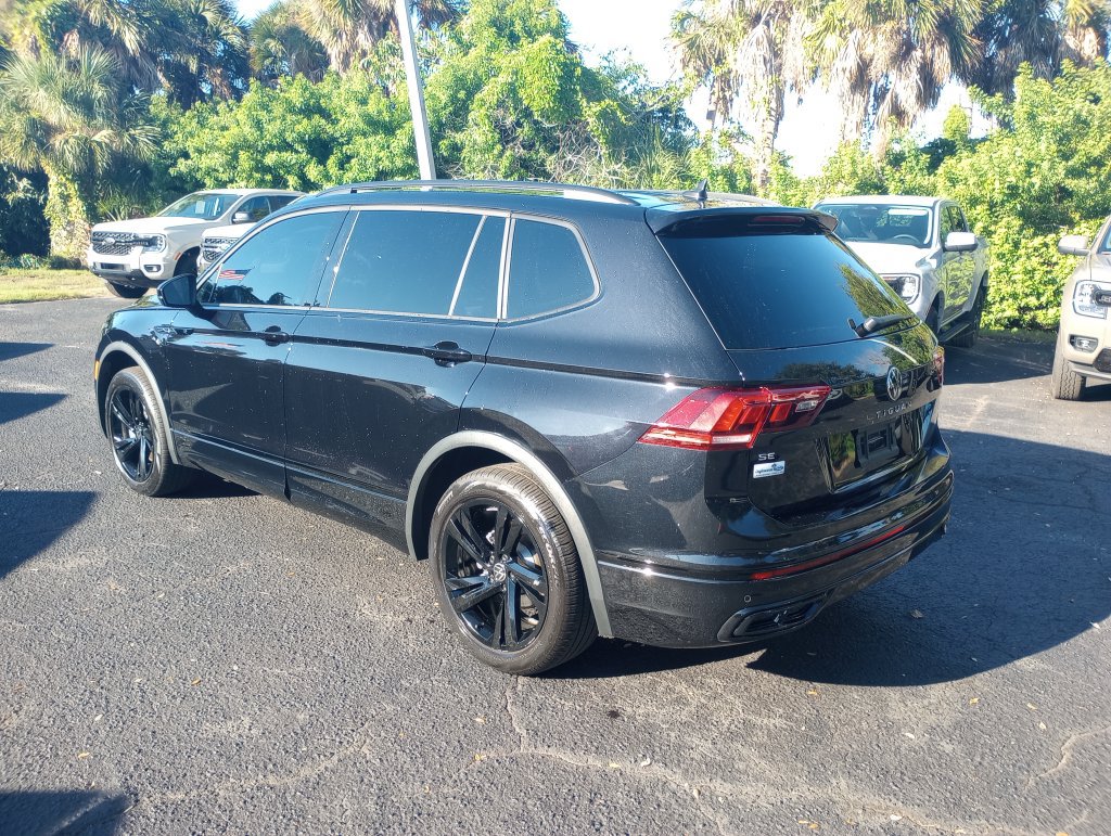 Used 2024 Volkswagen Tiguan SE R-Line FWD image 5