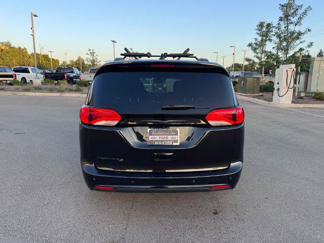 Used 2020 Chrysler Pacifica Touring w/ S Appearance Package FWD image 7
