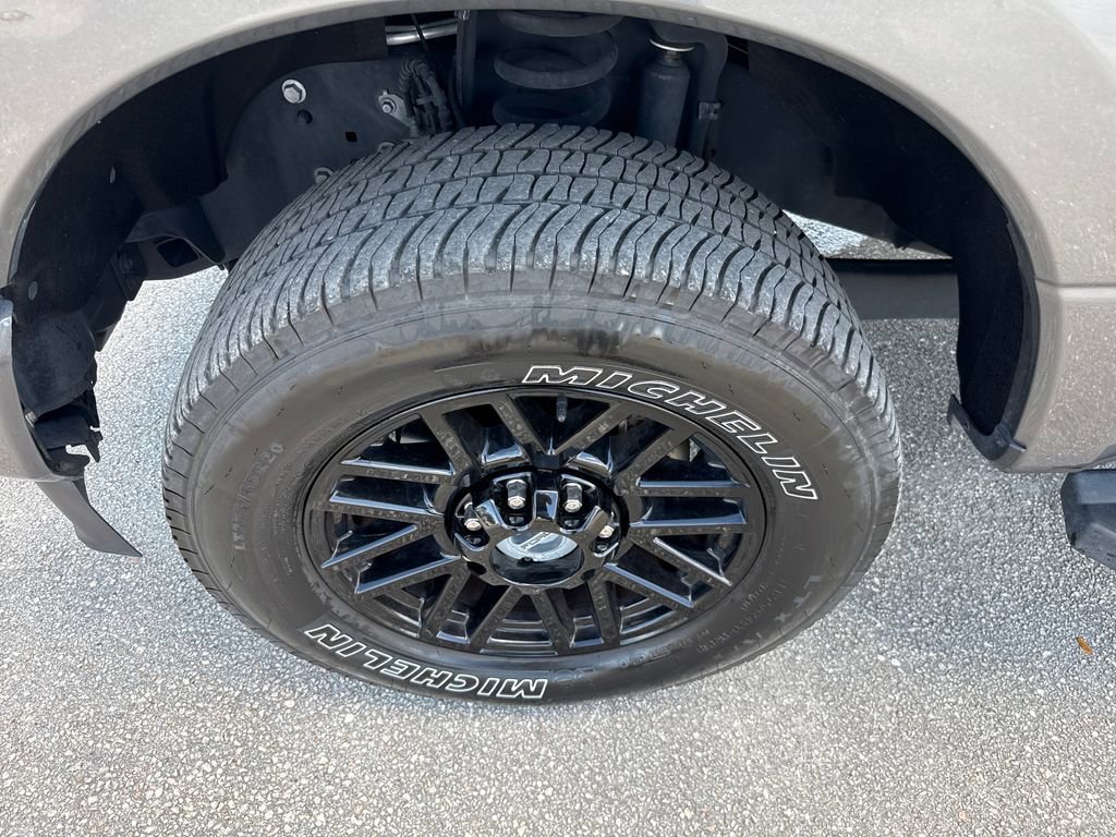 Certified 2022 Ford F250 XLT w/ Black Appearance Package image 12