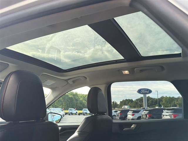 Certified 2022 Ford Escape SEL w/ SEL Stealth AWD Package image 31