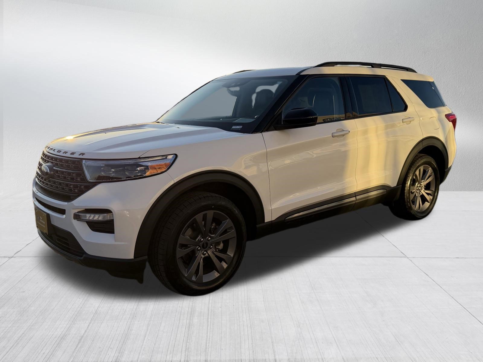 Certified 2023 Ford Explorer XLT w/ Equipment Group 202A AWD/4WD image 3