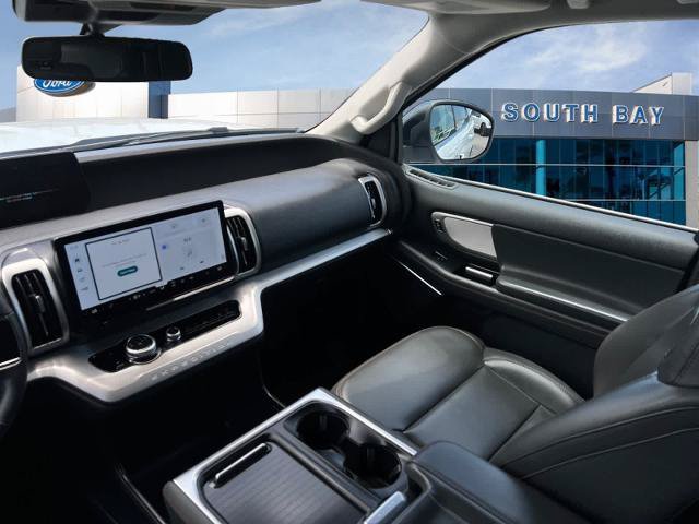Certified 2025 Ford Expedition Active AWD/4WD image 15