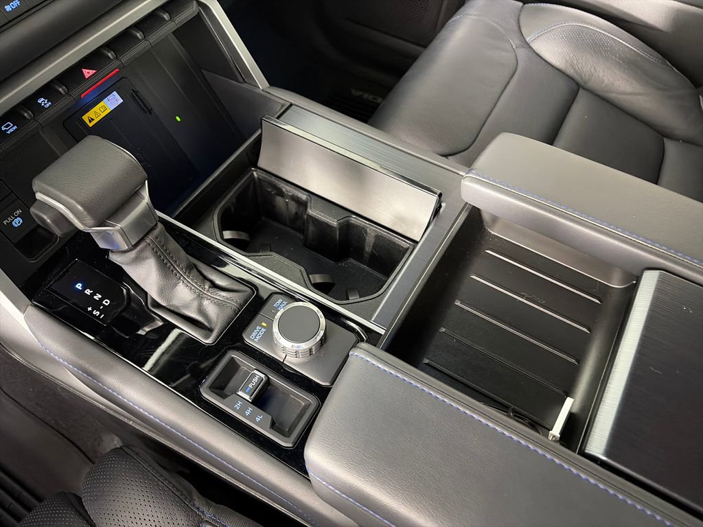 Used 2024 Toyota Sequoia Platinum AWD/4WD image 19