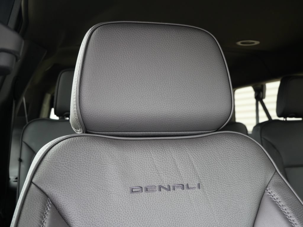 Used 2025 GMC Yukon XL Denali AWD/4WD image 28