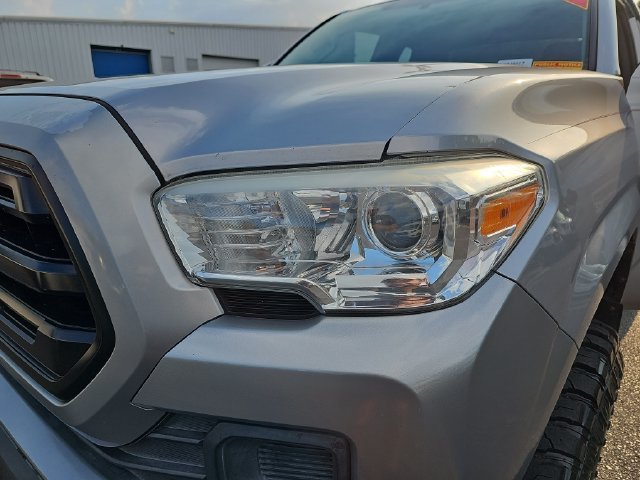 Used 2017 Toyota Tacoma SR AWD/4WD image 30