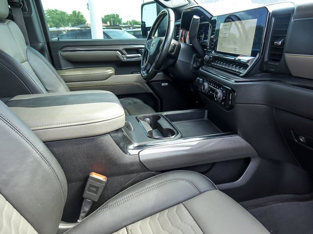 Used 2024 Chevrolet Silverado 2500 ZR2 w/ Technology Package AWD/4WD image 35