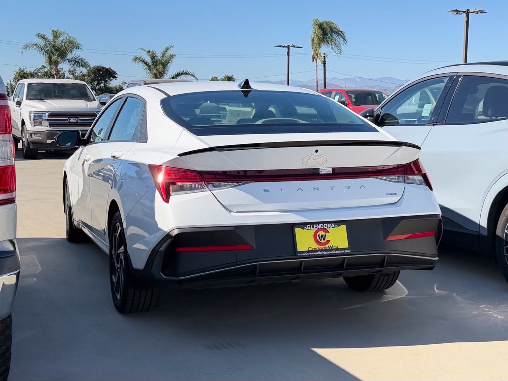 Used 2025 Hyundai Elantra SEL FWD image 4