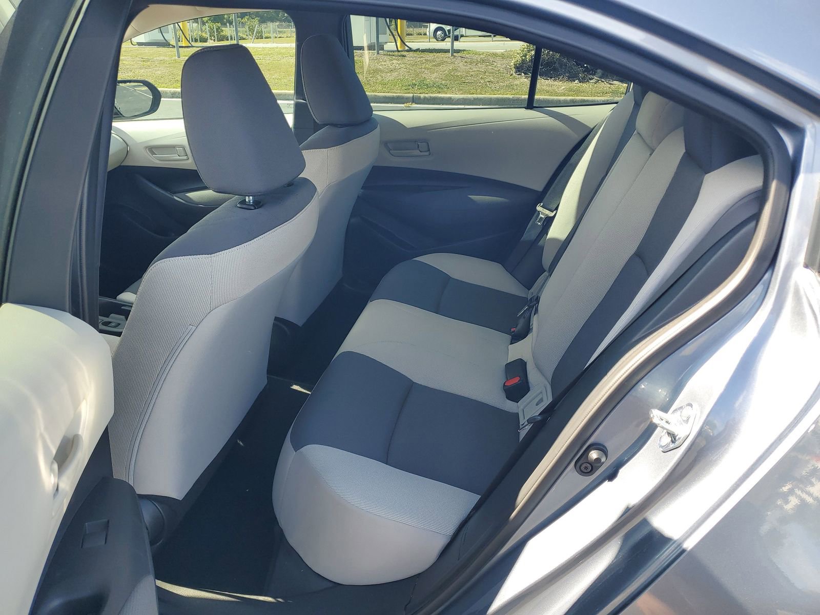 Used 2025 Toyota Corolla LE FWD image 11