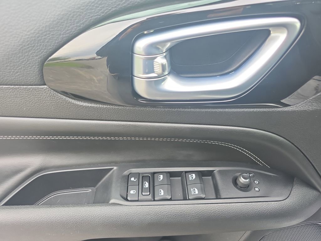 Used 2022 Jeep Compass Latitude FWD image 16
