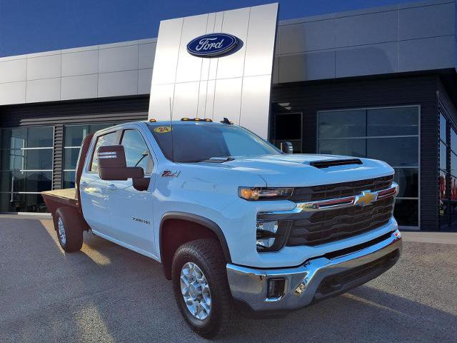 Used 2024 Chevrolet Silverado 3500 LT w/ Safety Package image 4