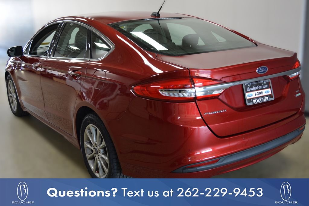 Certified 2017 Ford Fusion SE w/ Fusion SE Technology Package FWD image 4