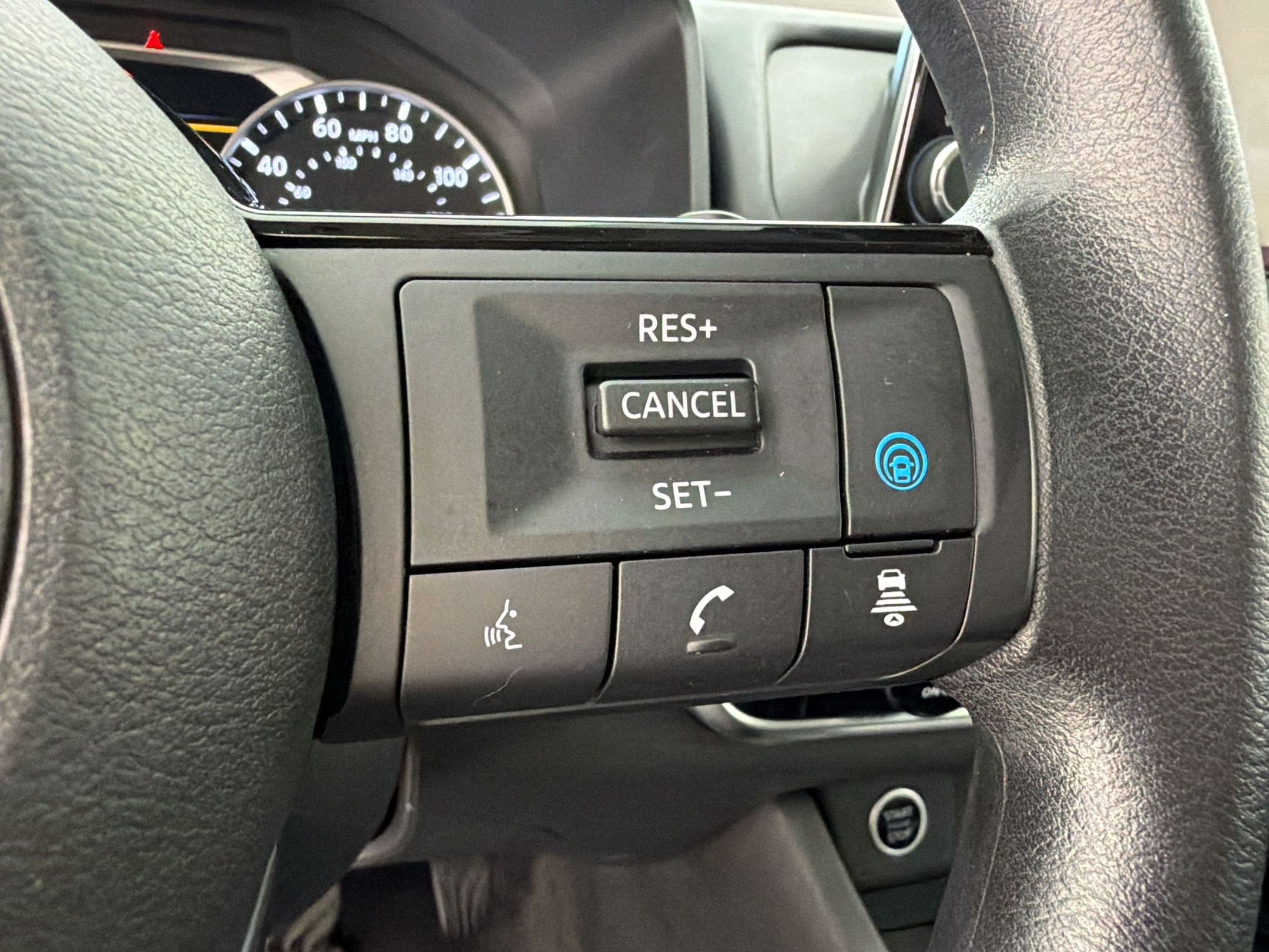 Used 2023 Nissan Rogue SV FWD image 32
