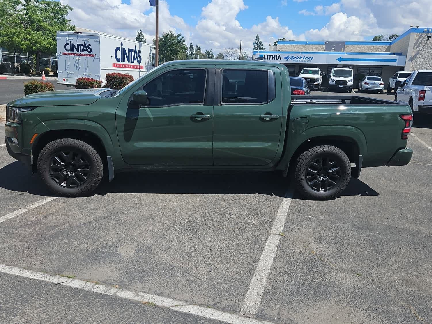 Used 2022 Nissan Frontier SV image 5