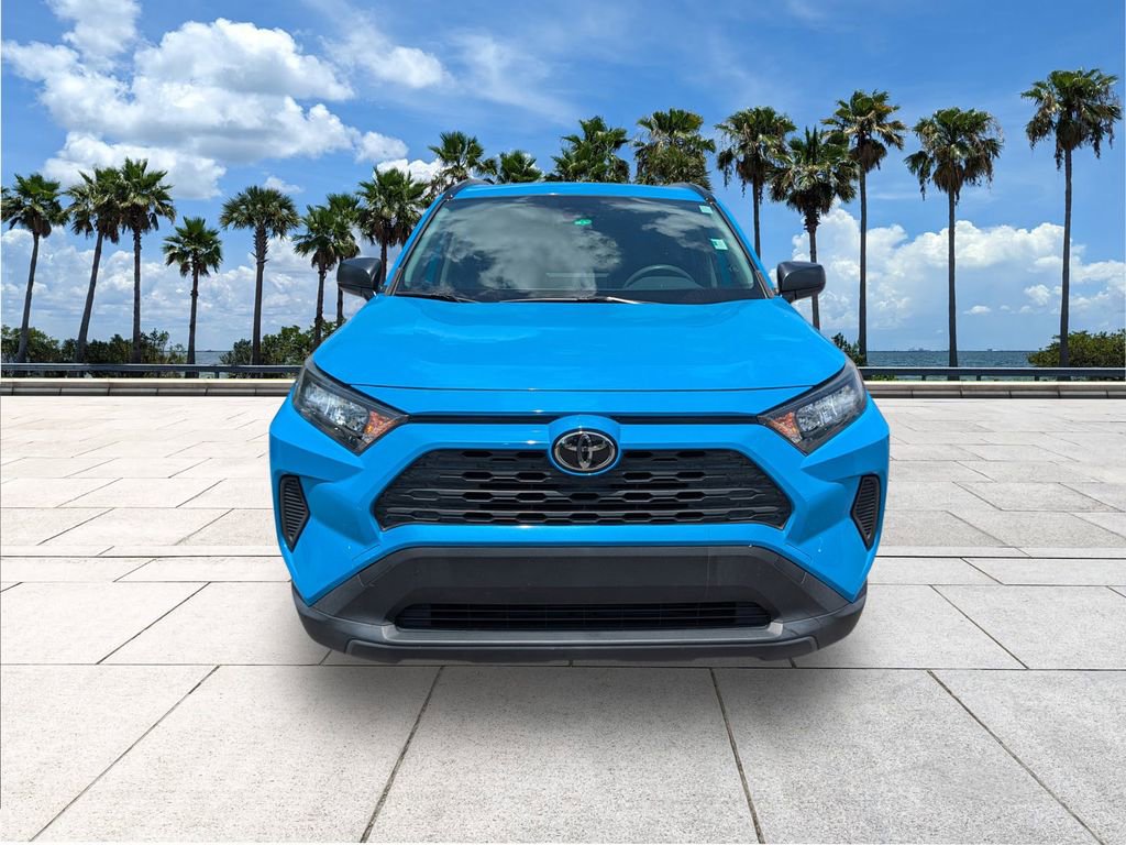 Used 2019 Toyota RAV4 LE FWD image 2