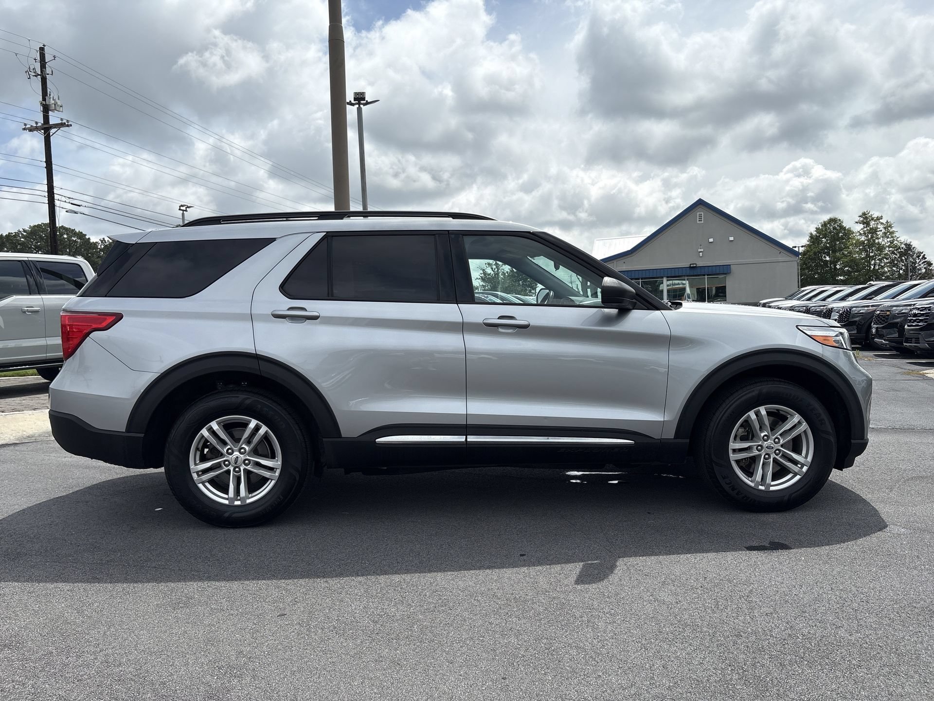 Certified 2023 Ford Explorer XLT w/ Equipment Group 202A AWD/4WD image 30
