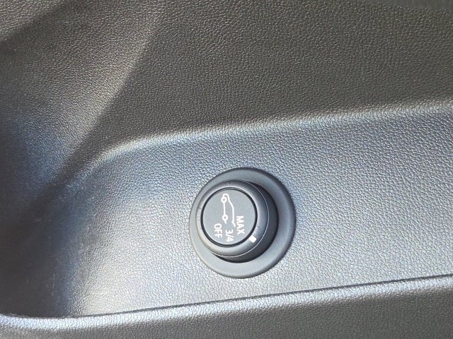 Used 2020 Chevrolet Equinox LT FWD image 24