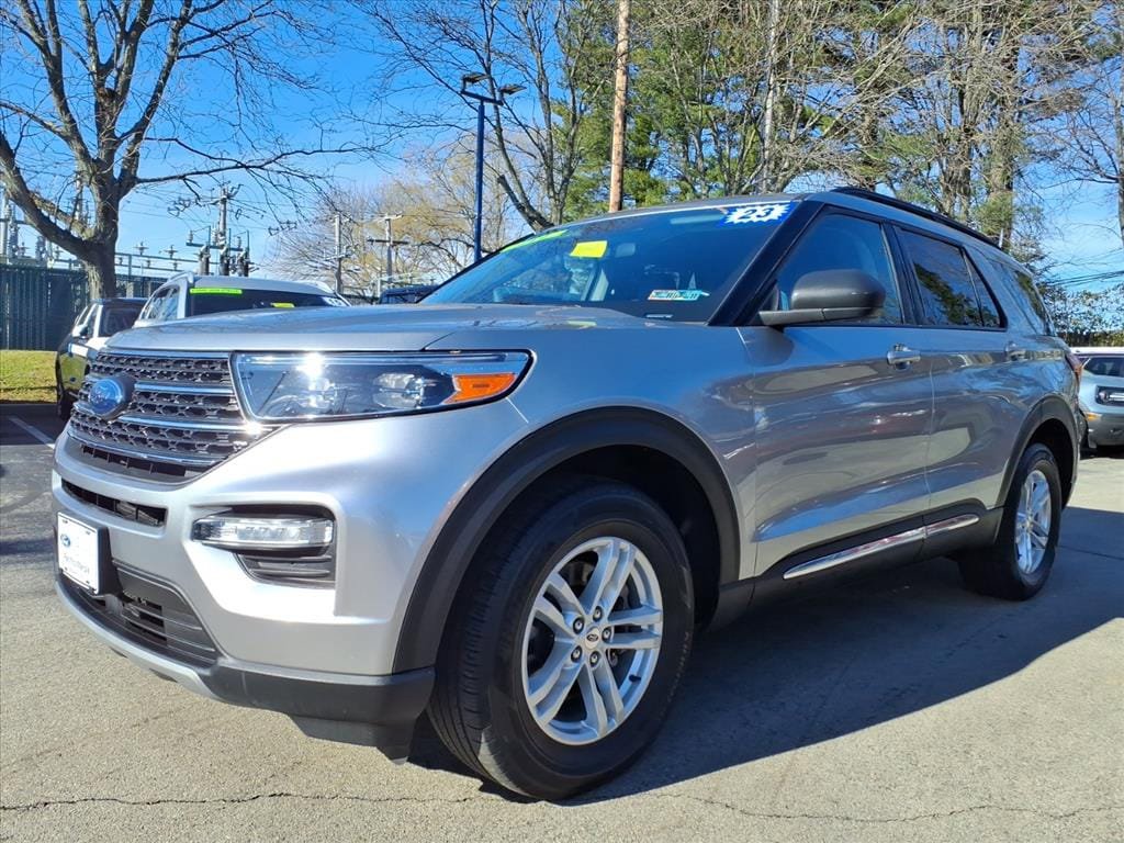 Certified 2023 Ford Explorer XLT w/ Equipment Group 202A AWD/4WD image 4