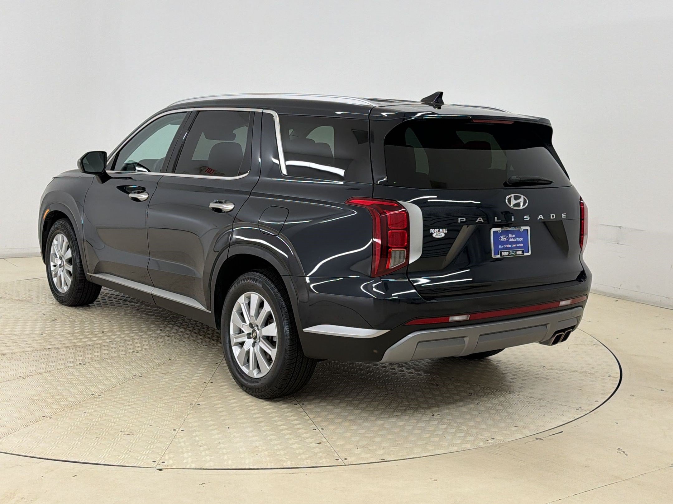Used 2024 Hyundai Palisade SEL FWD image 3