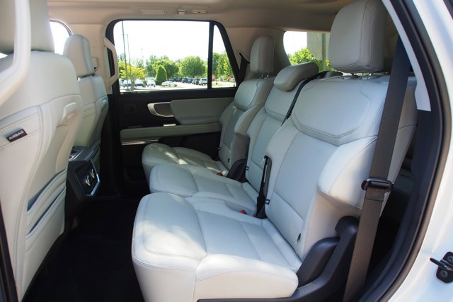 Certified 2025 Ford Expedition Platinum w/ Driver's Package AWD/4WD image 23