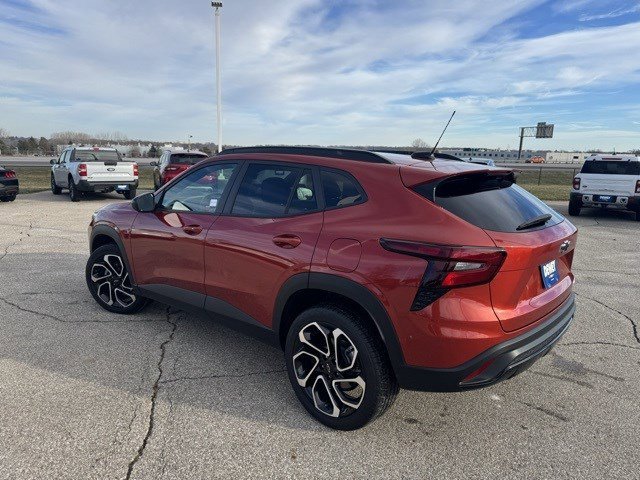 Used 2024 Chevrolet Trax RS w/ Sunroof Package image 3
