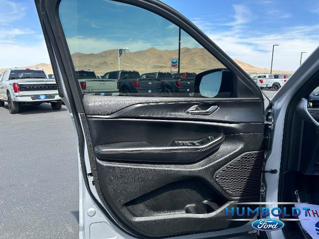 Used 2024 Jeep Grand Cherokee Altitude AWD/4WD image 11