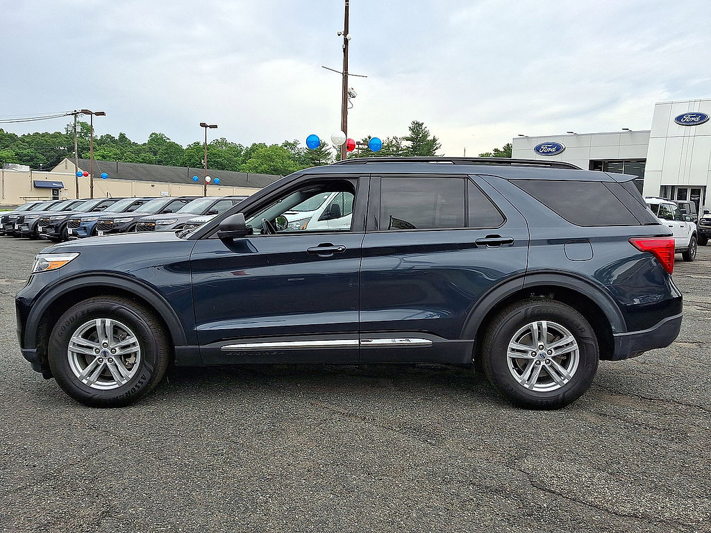 Certified 2023 Ford Explorer XLT w/ Equipment Group 202A AWD/4WD image 5