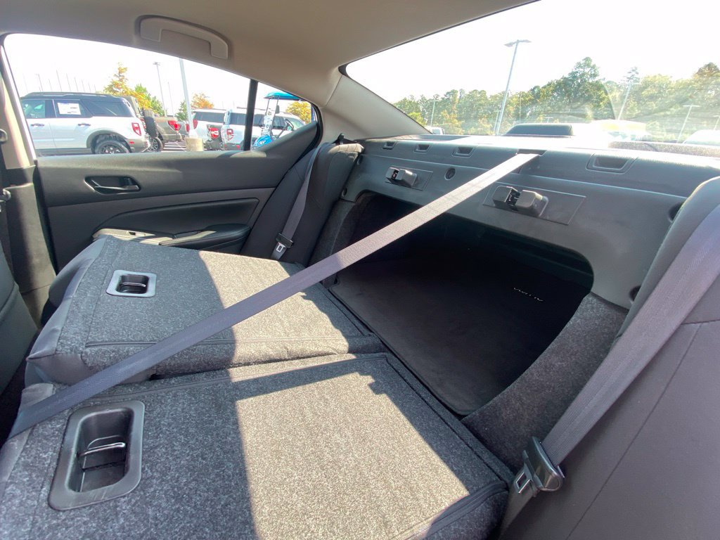 Used 2025 Nissan Altima 2.5 SV FWD image 27