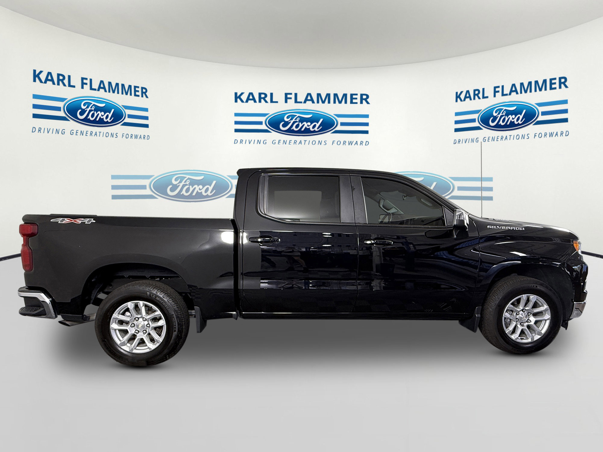 Used 2022 Chevrolet Silverado 1500 LT image 2