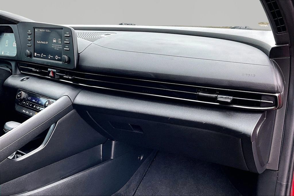 Used 2025 Hyundai Elantra Sport image 17