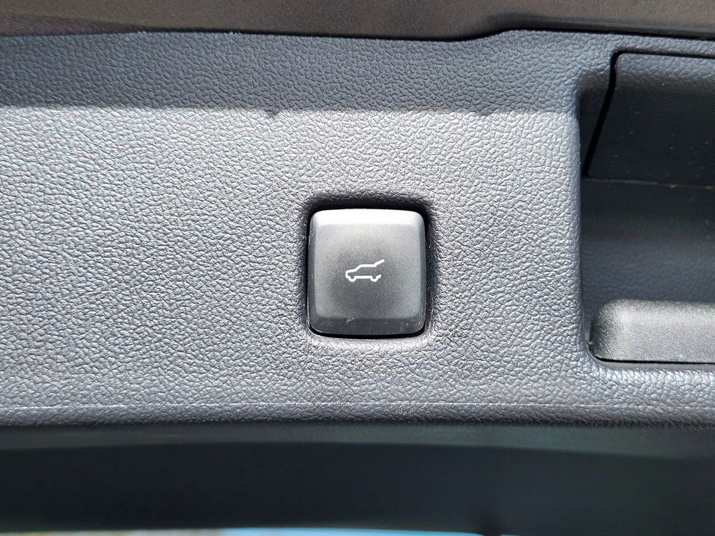 Certified 2022 Ford Escape SEL w/ Technology Package image 33