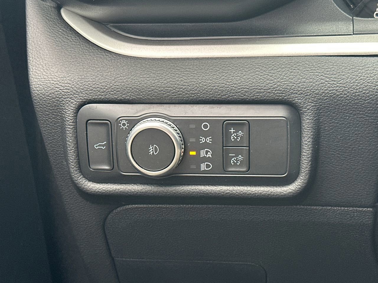 Certified 2022 Ford Explorer XLT w/ Equipment Group 202A image 34