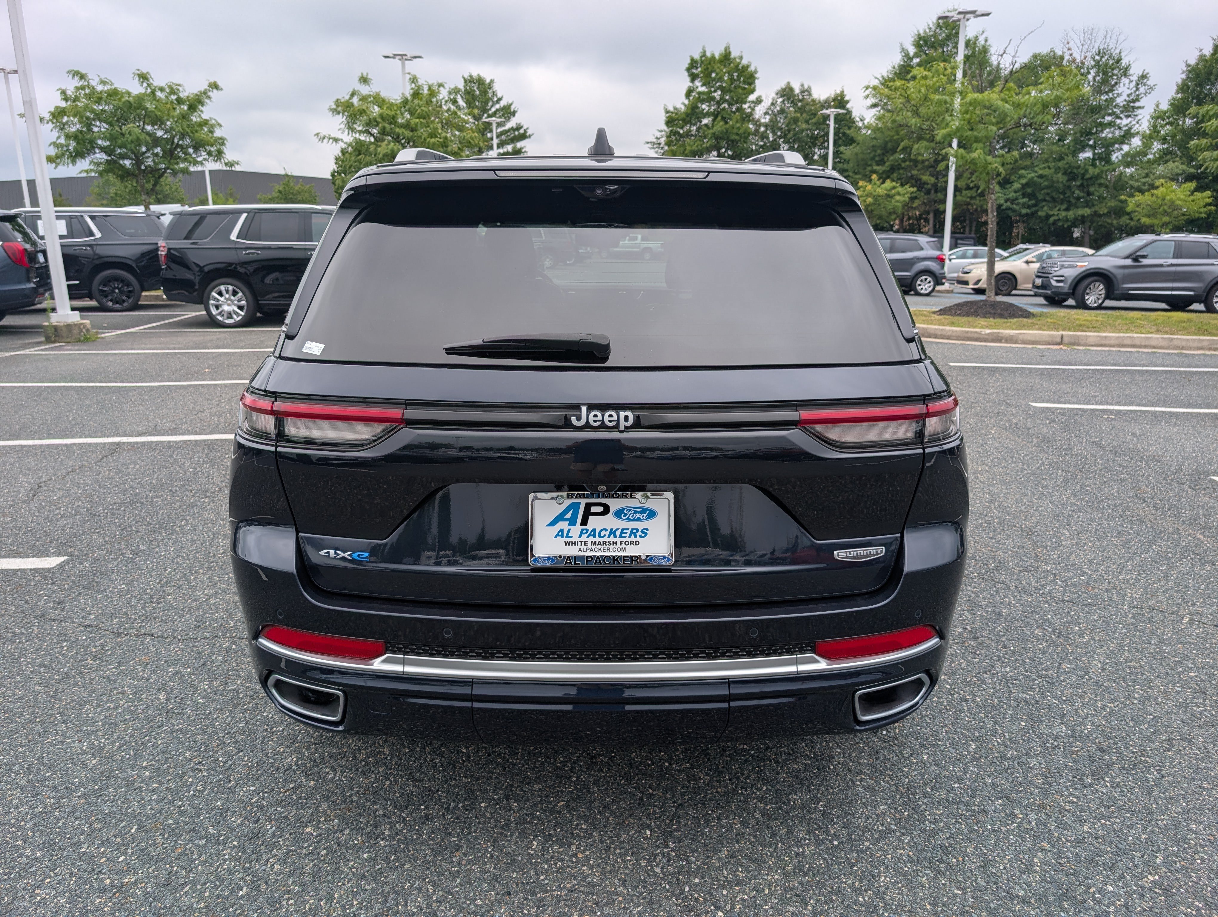 Used 2023 Jeep Grand Cherokee Summit w/ Advanced Protech Group IV AWD/4WD image 4