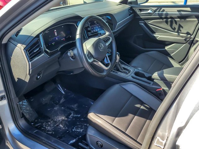 Used 2024 Volkswagen Jetta SE FWD image 13