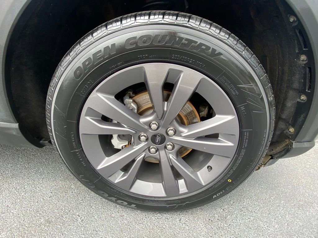 Certified 2022 Ford Explorer XLT w/ Equipment Group 202A AWD/4WD image 30