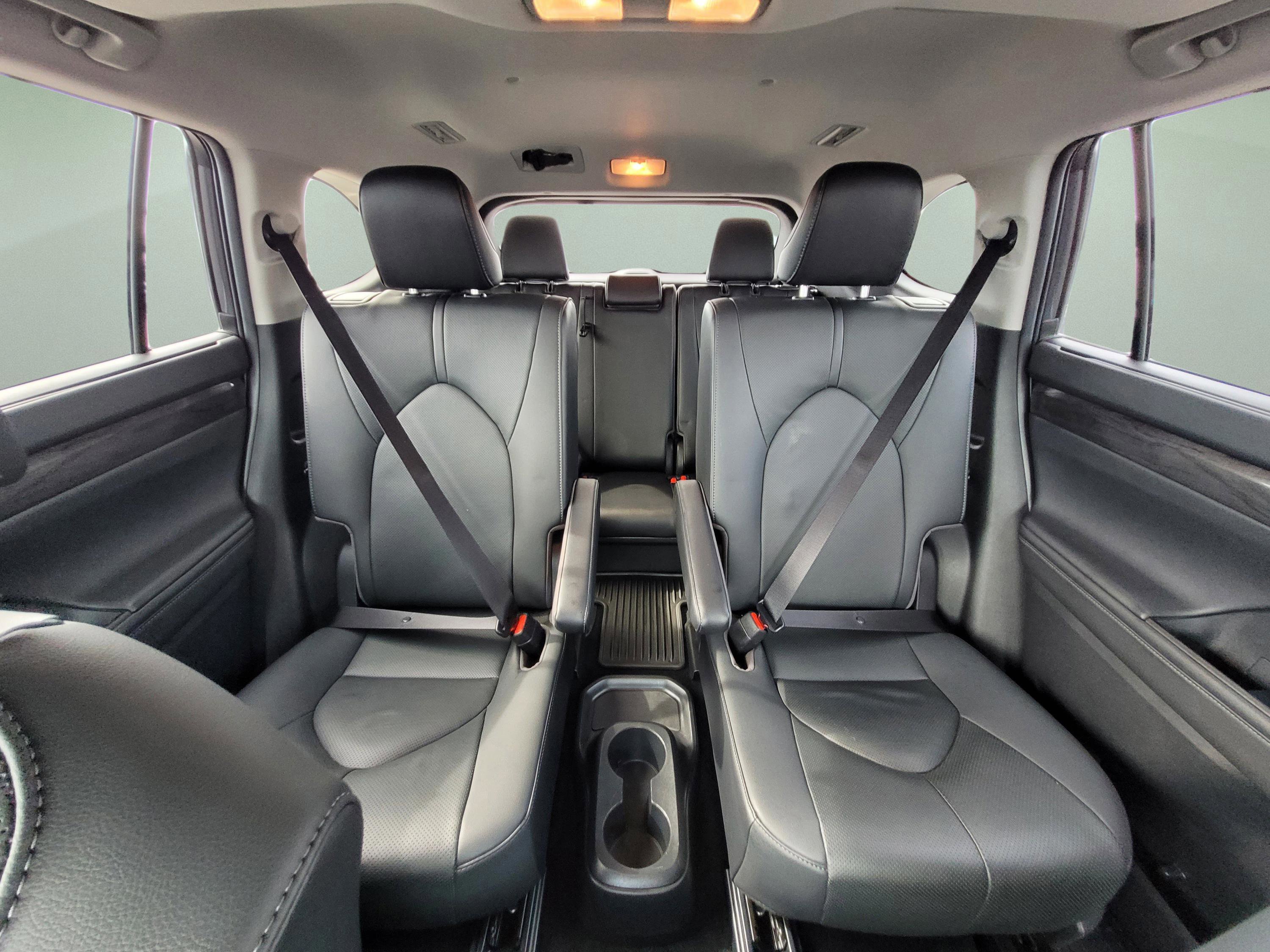 Used 2020 Toyota Highlander Limited image 17