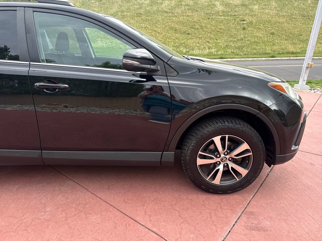 Used 2018 Toyota RAV4 XLE w/ Plus Extra Value Package AWD/4WD image 37