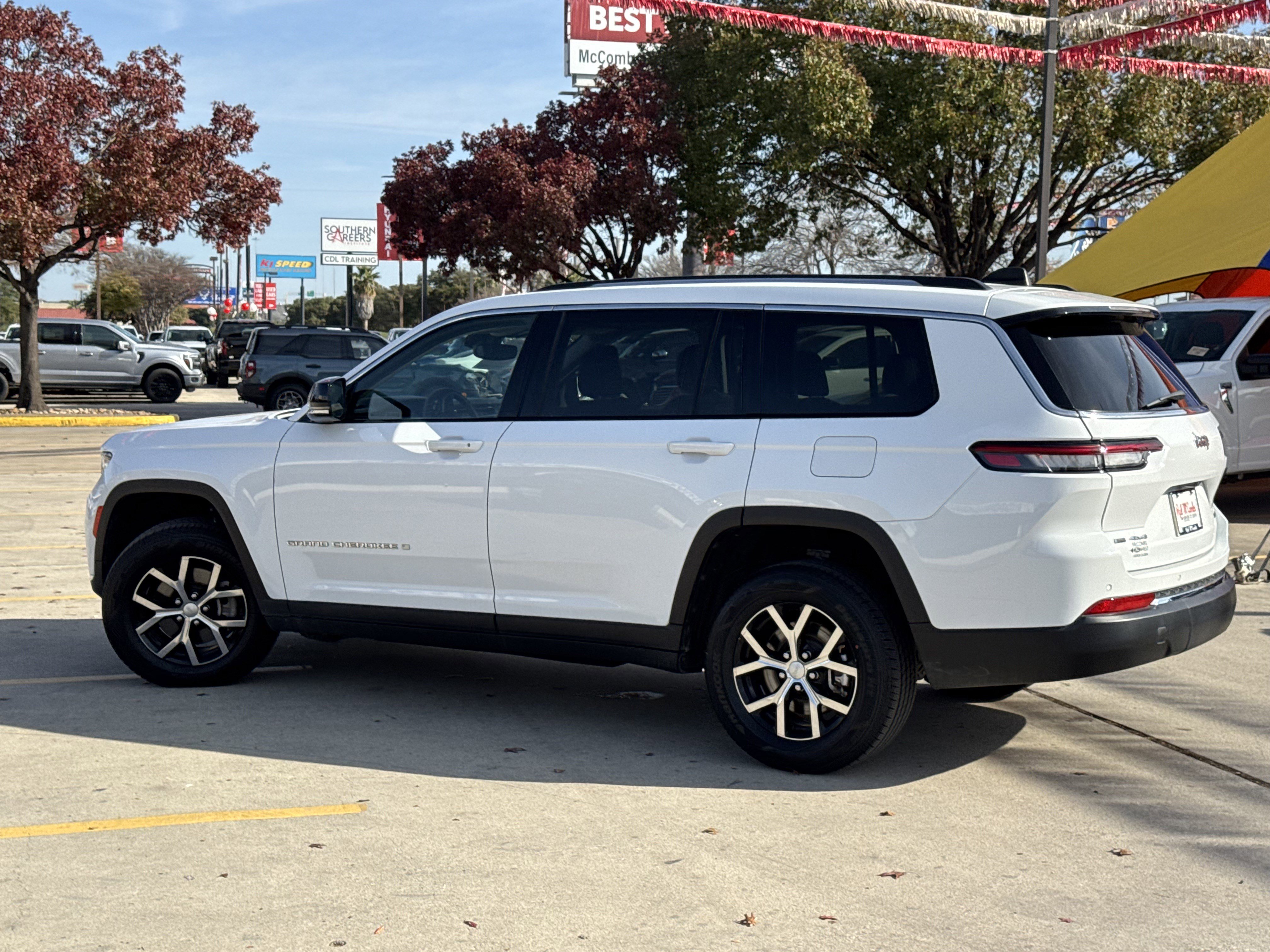 Used 2023 Jeep Grand Cherokee L Limited image 11